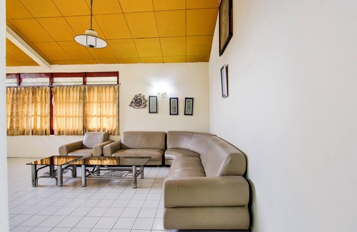 Sukaradja Hotel | OYO 94707 Guesthouse Alun Alun