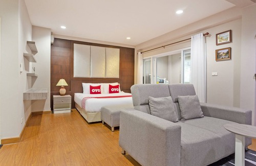 Nong Pa Khrang Hotel | Budget-Friendly OYO 995 Blue Cafe Apartment with Kitchen