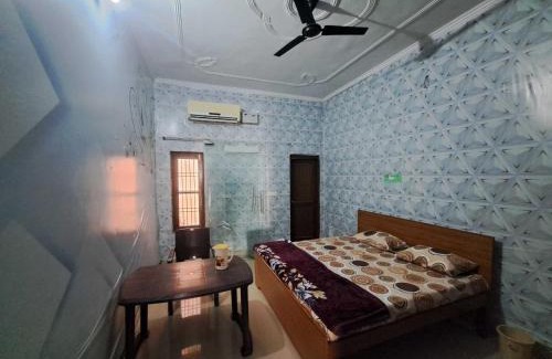 Rudrapur Hotel | Comfortable Stay at OYO Ashiyana Guest House with Breakfast