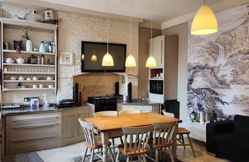 Trafford House | Discover Cornerstones Guest House: Rated 9.8/10 and Family Friendly