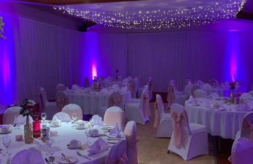 Alloa Hotel | Pet-Friendly OYO Dunmar House Hotel with Family Amenities