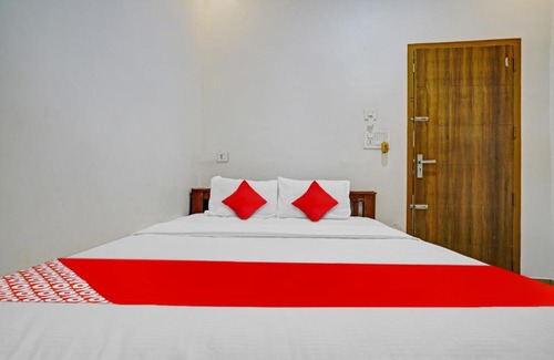 Perumbavoor Hotel | Comfortable OYO Flagship 80813 with Breakfast & Family Amenities