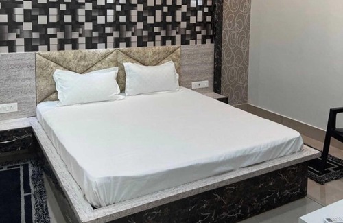Bhiwani Hotel | Discover Family-Friendly Comfort at OYO Flagship 91699 R S Hotel