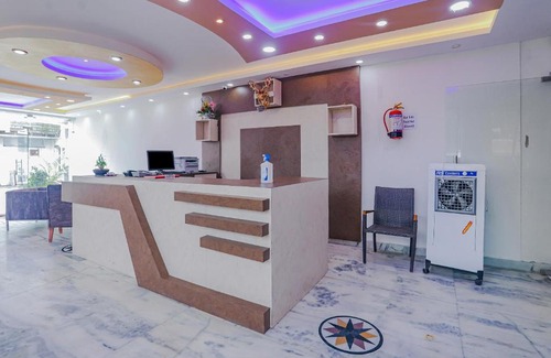 Nagpur Hotel | Budget-Friendly OYO Flagship Hotel Ndh47 with Breakfast & Hot Tub