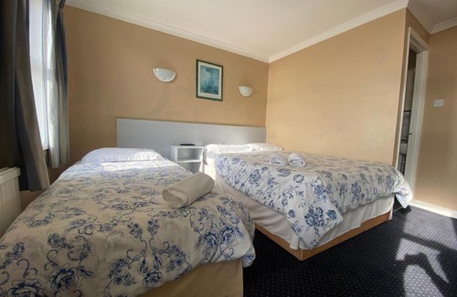 Folkestone Hotel | Comfortable Stay at OYO Gran Canaria Hotel with Family Amenities