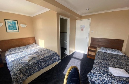 Folkestone Hotel | Comfortable Stay at OYO Gran Canaria Hotel with Family Amenities