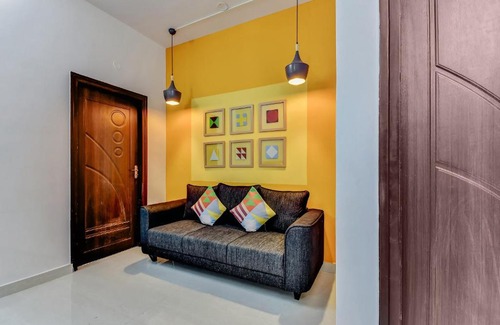 Krishnarajapura Apartment | Cozy OYO Home 82404 Studio in Kr Puram with Kitchen