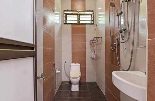 Kampung Gong Limau House | Comfortable Stay at OYO Home 90448 Nurbayu Guest House