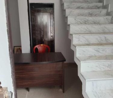 Malihabad Apartment | Guest Rated 10/10 at OYO HOME Manu Galaxy with Kitchen
