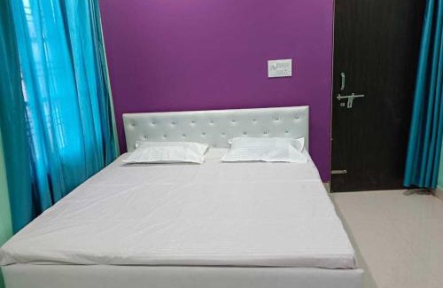 Malihabad Apartment | Guest Rated 10/10 at OYO HOME Manu Galaxy with Kitchen