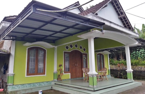 Turi Hotel | Convenient Getaway at OYO Homes 91083 Desa Wisata Plosokuning