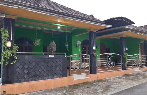 Turi Hotel | Convenient Getaway at OYO Homes 91083 Desa Wisata Plosokuning