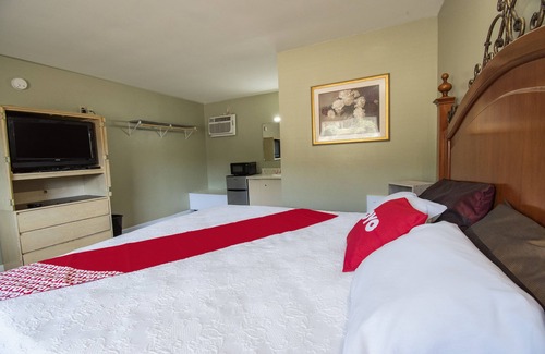 Calhoun Hotel | Budget-Friendly OYO Hotel Calhoun, GA I-75 with Breakfast