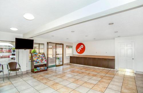 Centralia Hotel | Convenient OYO Hotel Centralia: Family-Friendly Amenities