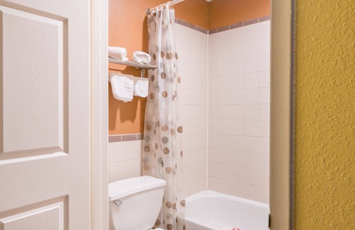 Channelview Hotel | Budget-Friendly OYO Hotel Channelview I-10 with Breakfast