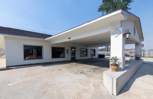DeRidder Hotel | Pet-Friendly Stay at OYO Hotel DeRidder Hwy 171 North