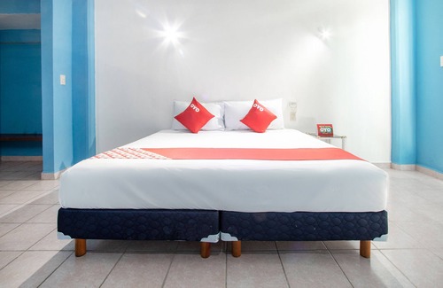 Jose Cardel Hotel | Comfortable Stay at OYO Hotel Estacion with Pool & Spa