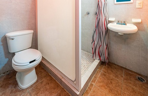 Jose Cardel Hotel | Comfortable Stay at OYO Hotel Estacion with Pool & Spa