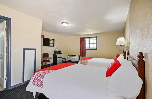 Luling Hotel | Budget-Friendly OYO Hotel Luling TX with Breakfast & Kitchen