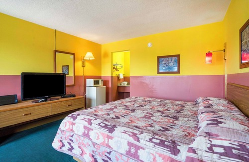 Opp Hotel | Budget-Friendly OYO Hotel with Pool & Breakfast Near Al