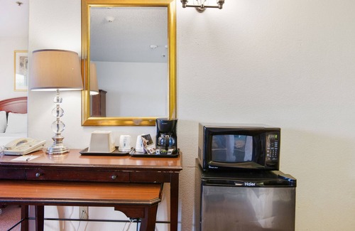 Portage Hotel | Cozy OYO Hotel Portage I-94: Family-Friendly & Accessible