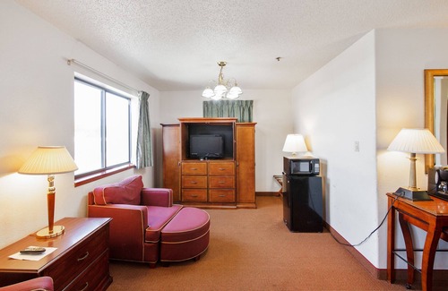 Portage Hotel | Cozy OYO Hotel Portage I-94: Family-Friendly & Accessible
