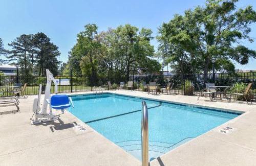 Valdosta Hotel | Family-Friendly OYO Hotel Valdosta GA I-75 with Pool