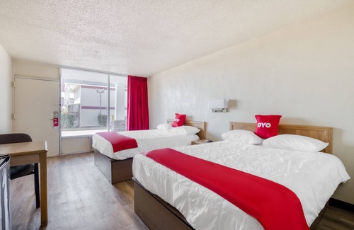East Riverside Hotel | OYO Hotel Waco University Area/I-35