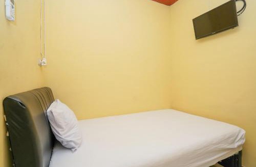 Gresik Hotel | OYO Life 2619 Kost Keluarga Cemara: Your Ideal Getaway