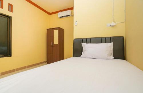 Gresik Hotel | OYO Life 2619 Kost Keluarga Cemara: Your Ideal Getaway