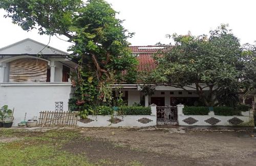 Garut Hotel | Budget-Friendly Stay at OYO Life 91339 Pondok Kost Aulia