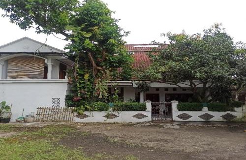 Garut Hotel | Budget-Friendly Stay at OYO Life 91339 Pondok Kost Aulia