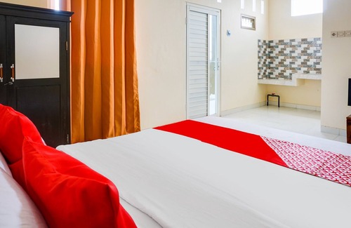 Asrikaton Hotel | Budget-Friendly OYO Life 91569 Omah Wijaya Kusuma Stay