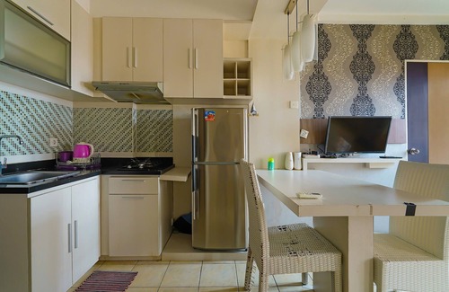 Cimahi Hotel | Discover The Edge Apartment: Poolside Retreat Awaits