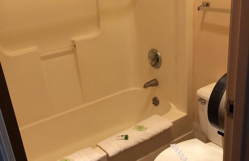 Malden Hotel | OYO Malden Airport Inn