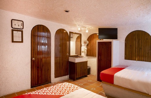 Cuetzalan del Progreso Hotel | Cozy OYO Posada Astrud: Pool, Spa & Family-Friendly Fun