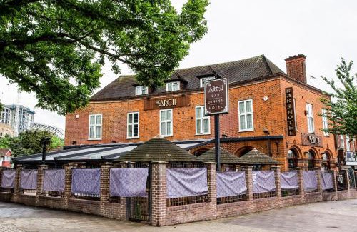 Tokyngton Hotel | Convenient Stay at OYO The Arch near Wembley Stadium
