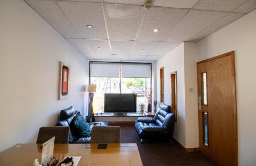 Newcastle-upon-Tyne House | Stylish Bentleys Hotel with Convenient Kitchen Amenities