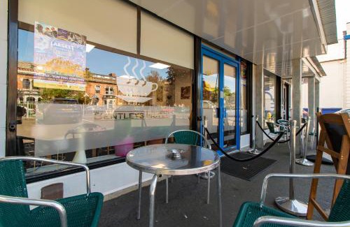 Newcastle-upon-Tyne House | Stylish Bentleys Hotel with Convenient Kitchen Amenities
