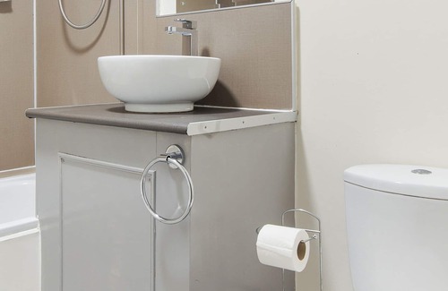 Wembley Park Hotel | Budget-Friendly Stay at OYO The Green Man Pub and Hotel