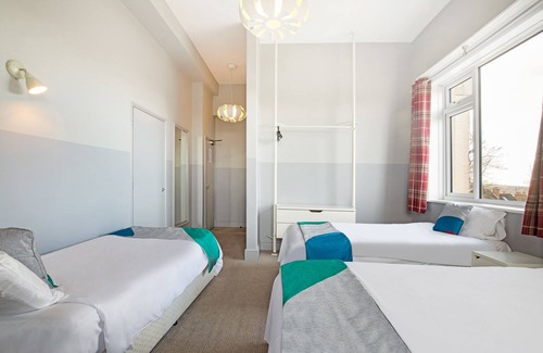 Wembley Park Hotel | Budget-Friendly Stay at OYO The Green Man Pub and Hotel