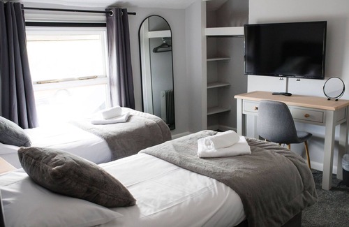 Messing Hotel | Discover Kings Arms: Guest Rated 8.4 with Family Amenities
