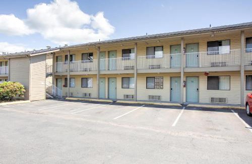 Woodland Hotel | Pet-Friendly OYO Woodland Hotel and Suites for Family Fun