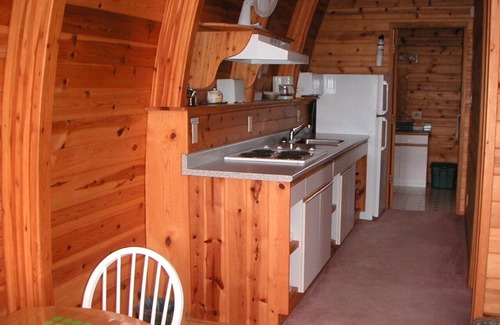 Campbell River Hotel | Discover Oyster Bay Resorts: Family-Friendly Retreat with Hot Tub