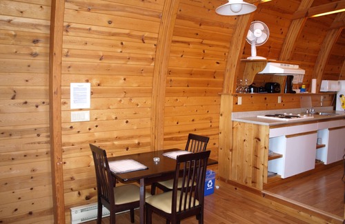 Campbell River Hotel | Discover Oyster Bay Resorts: Family-Friendly Retreat with Hot Tub
