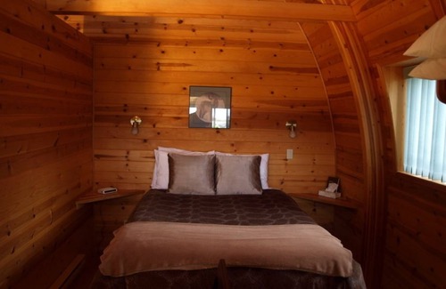 Campbell River Hotel | Discover Oyster Bay Resorts: Family-Friendly Retreat with Hot Tub