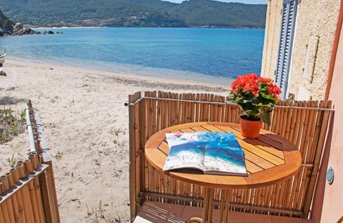 Scaglieri Apartment | Beachfront Bliss at Oyster Beach - Family Friendly Retreat