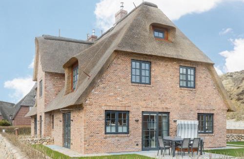 List House | Oyster Cove: Family-Friendly Retreat with Pool Access