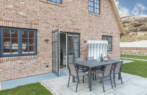 List House | Oyster Cove: Family-Friendly Retreat with Pool Access