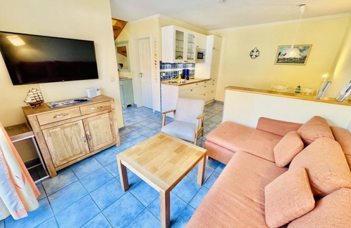 Warnemuende Apartment | Oyster Hotel: Relaxing Stay on the Scenic Alter Strom